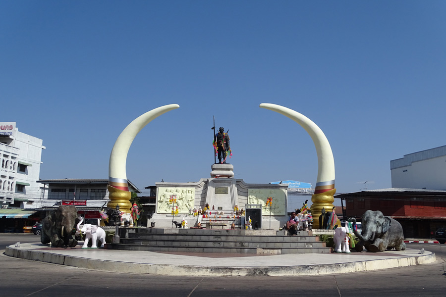 monumento Phraya Surin Phakdi Si Narong Changwang