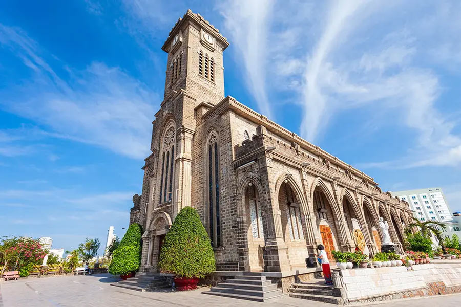 Panoramica sul clima della Chiesa di Pietra di Nha Trang