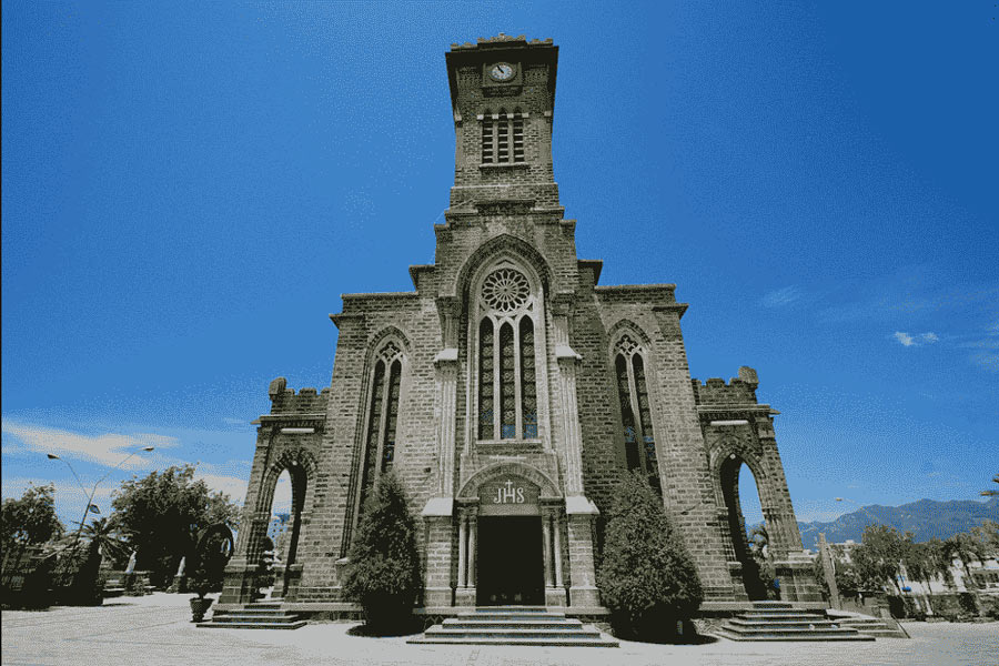 Panoramica della Chiesa di Pietra di Nha Trang