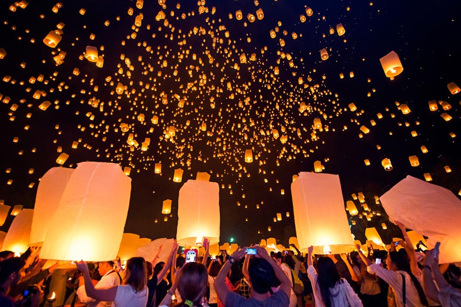 Festival delle Lanterne Yi Peng