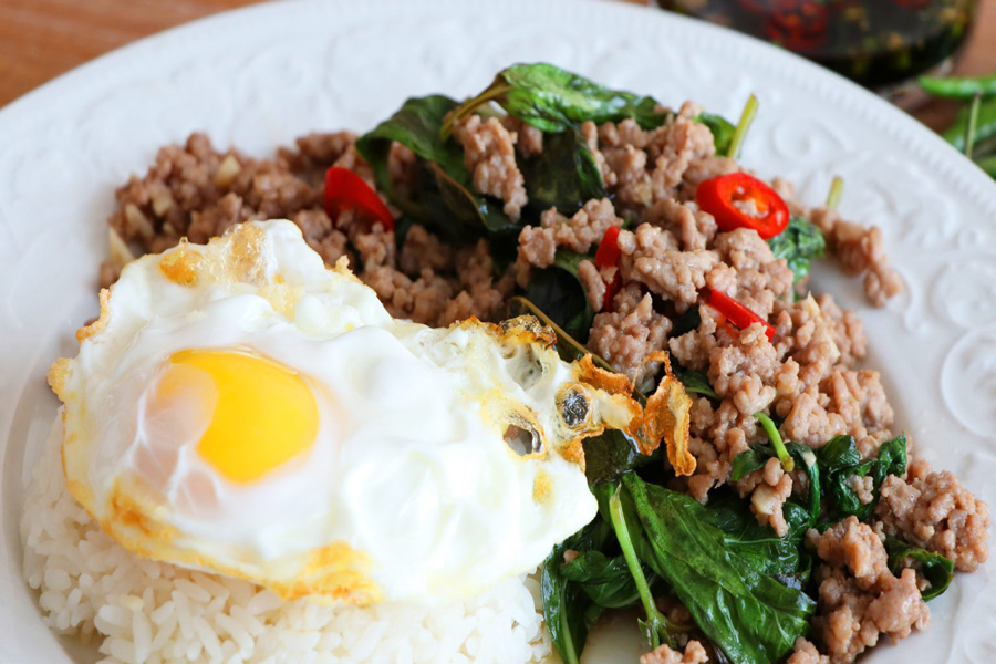 Pad Kra Pao Moo - Maiale saltato in padella con basilico