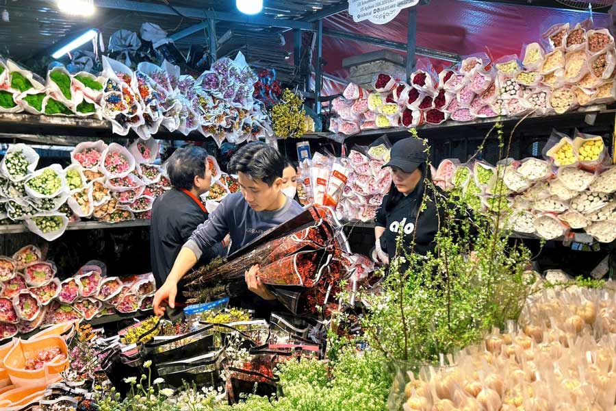 Mercato notturno dei fiori di Quang An