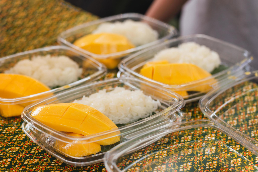 Riso appiccicoso al mango