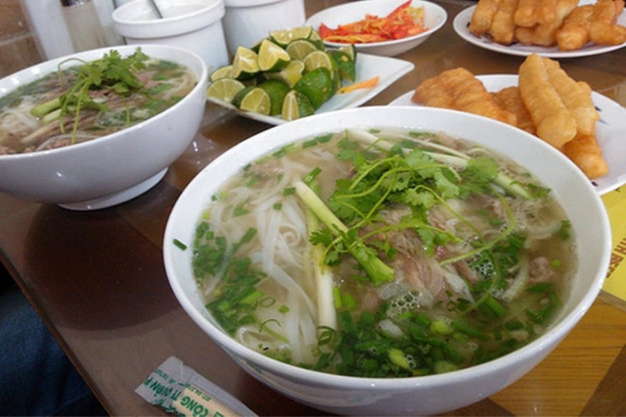 street food ad hanoi pho