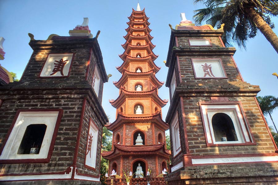 La stupa di 11 piani della Pagoda di Tran Quoc