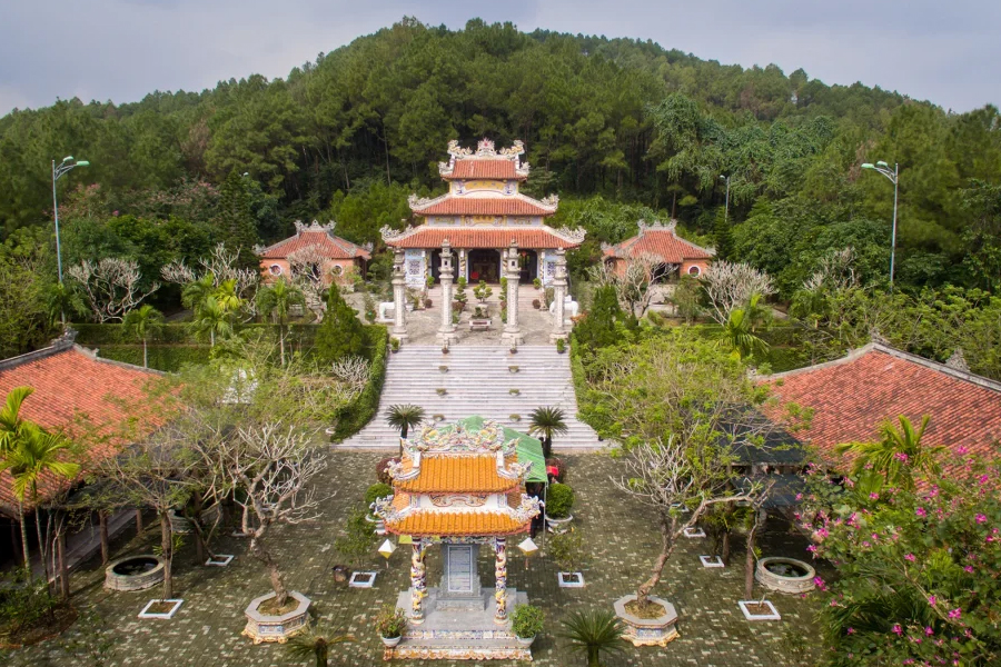 Tempio della principessa Huyen Tran - Guida di viaggio vietnam - Attrazione ad Hue 