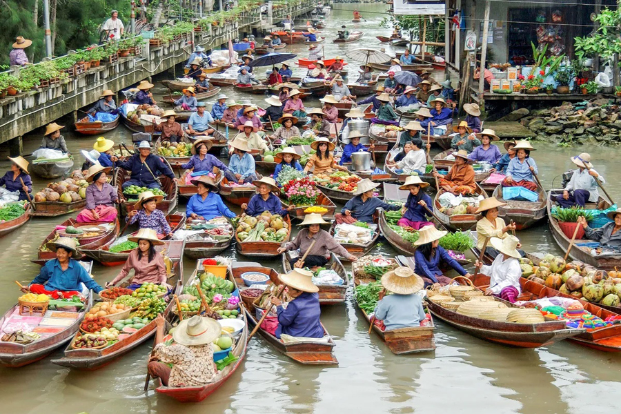 Mercato galleggiante di Tha Kha