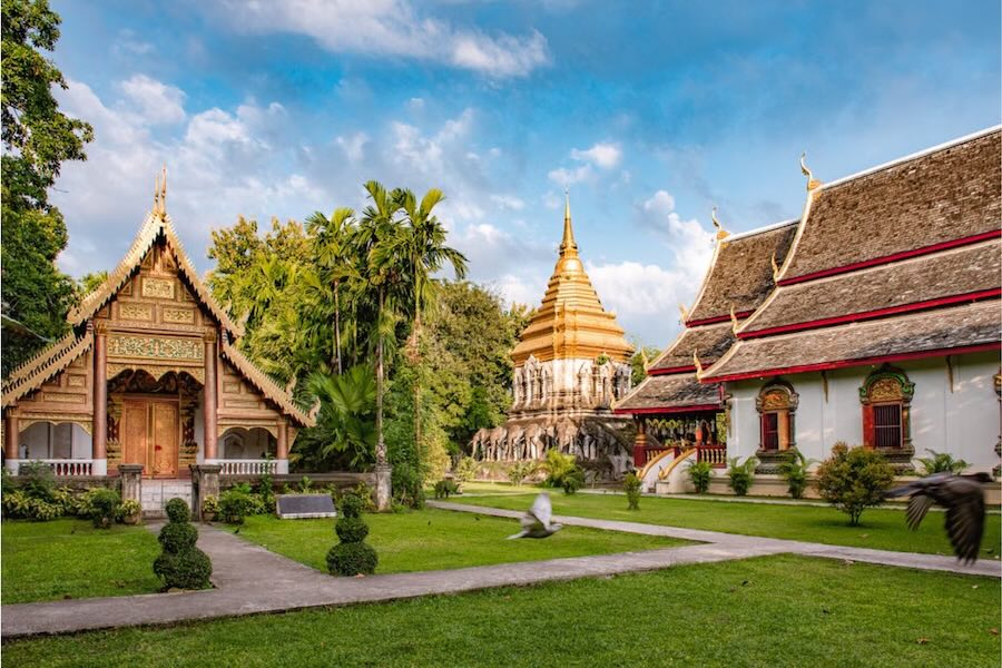 Il tempio Wat Phan Tao immerse nel verde di Chiang Mai