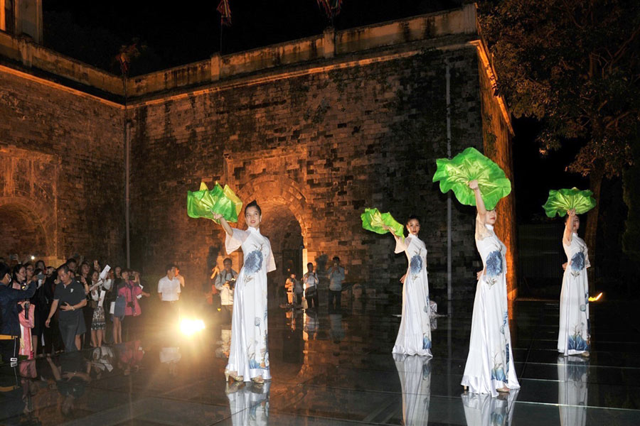 Spettacoli culturali e artistici presso la Cittadella di Thăng Long