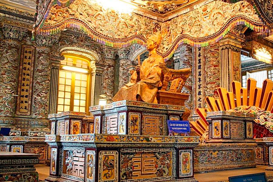 Tomba di Khai Dinh - Guida di viaggio vietnam - Attrazione di Hue