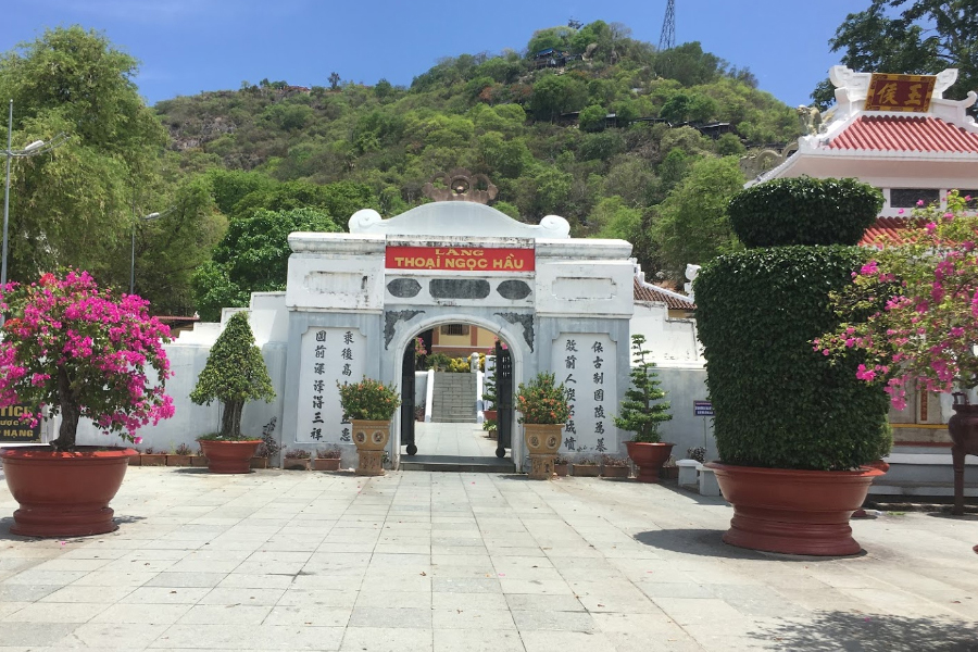 Tomba di Thoai Ngoc Hau - Guida di viaggio vietnam - Attrazione ad An Giang 