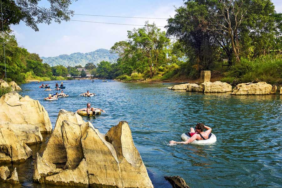 Kayak e tubing a Vang Vieng