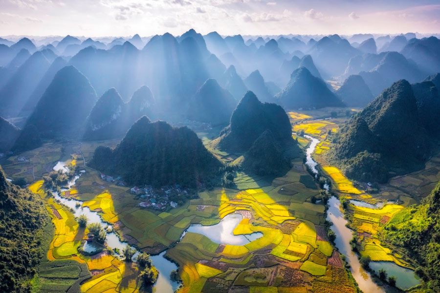 Valle di Phong Nam nella stagione del riso maturo