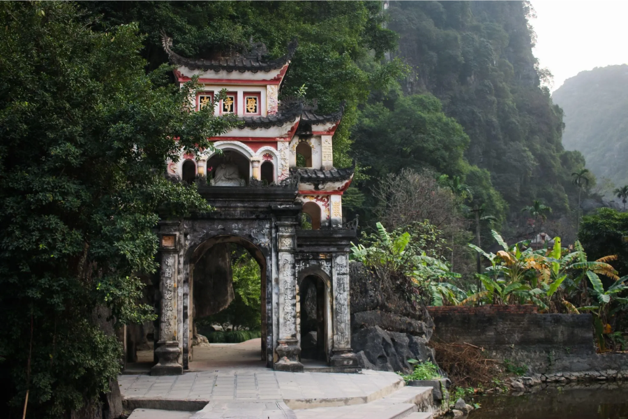 Viaggio Spirituale: Scopri la Bellezza Mistica e Serena del Vietnam del Nord