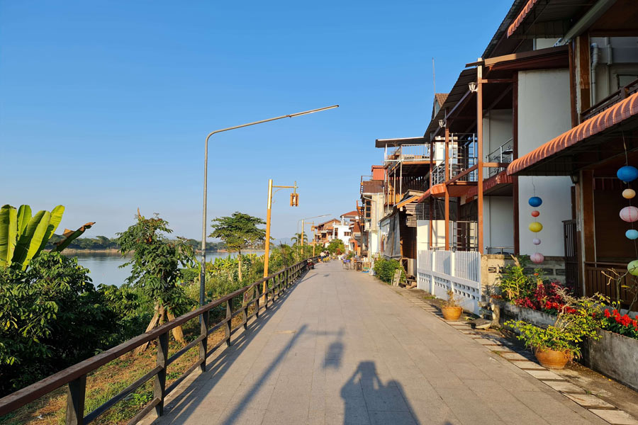 Passeggiata lungo il fiume Mekong