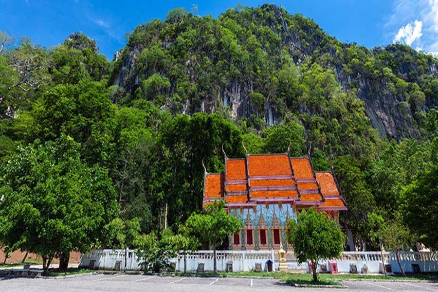 Wat Tham Khao Chakan