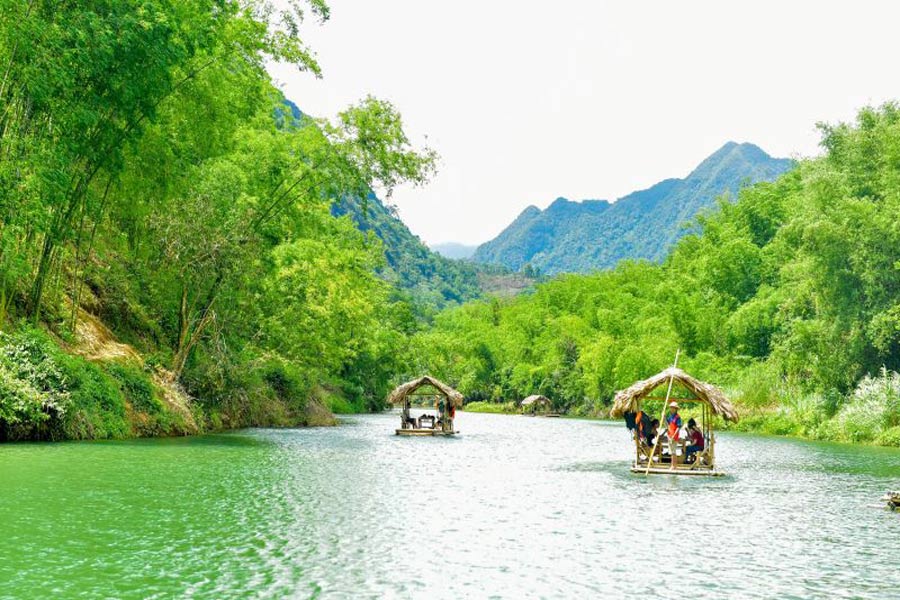 La zattera di bambù sul torrente Cham