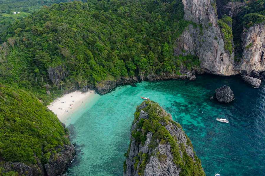 Phu Ket: Un isola iconica con le spiagge di sabbia bianc e acque cristalline