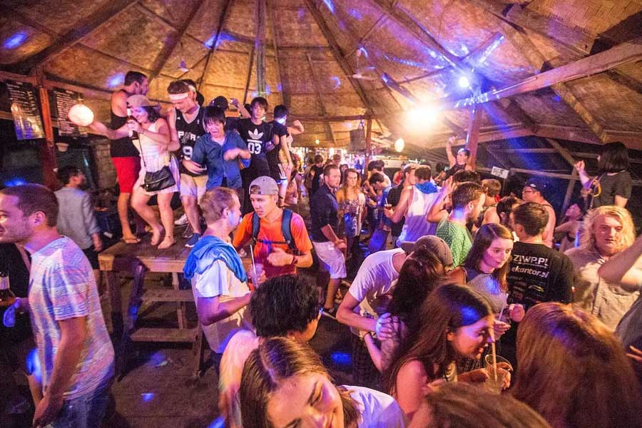 L'atmosfera vibrante nei bar del Laos