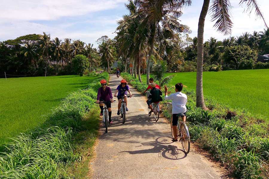 Un'avventura attraverso i villaggi tradizionali e risaie del Laos