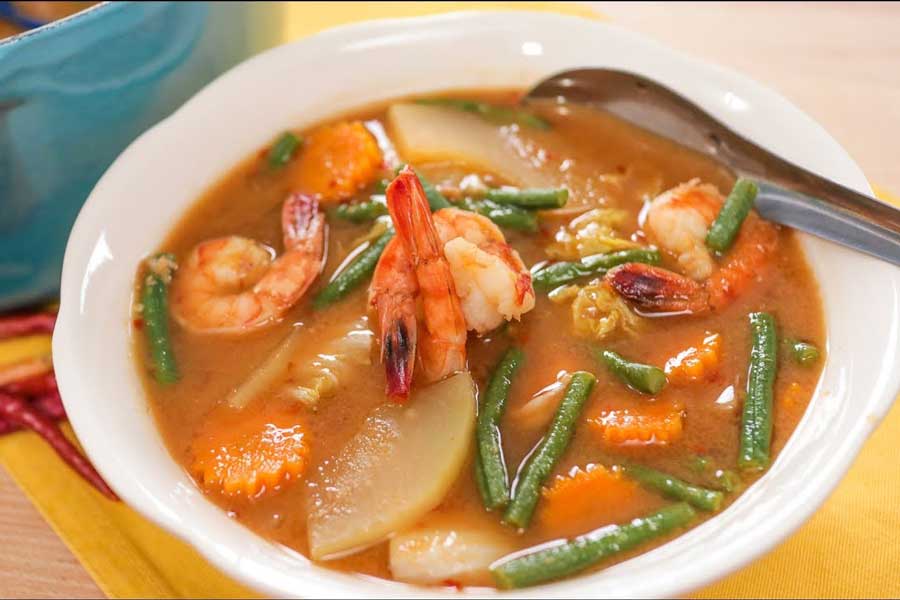 Kaeng Som (Zuppa acida di pesce)