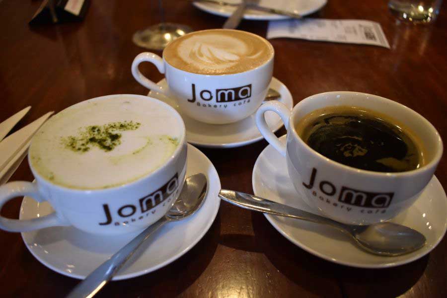 Il caffè è combinato con molti altri ingredienti