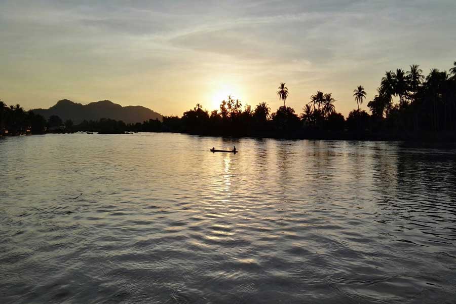 La bellezza di Don Khone al tramonto
