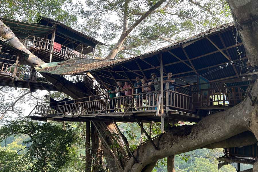 Ai turisti piace vivere Gibbone in Laos