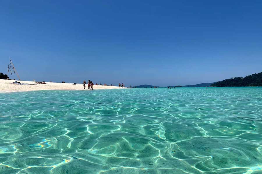 Le acque verde smeraldo della spiaggia di Koh Lipe