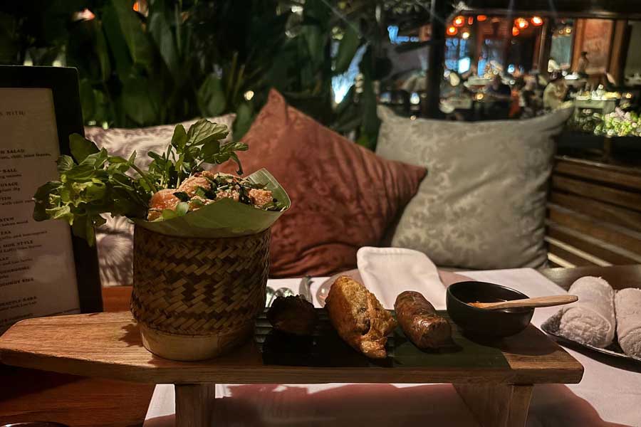 Presentare i piatti con delicatezza e attenzione