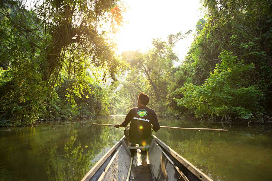 Esperienza in barca lungo la Riserva Naturale di Nam Et-phou