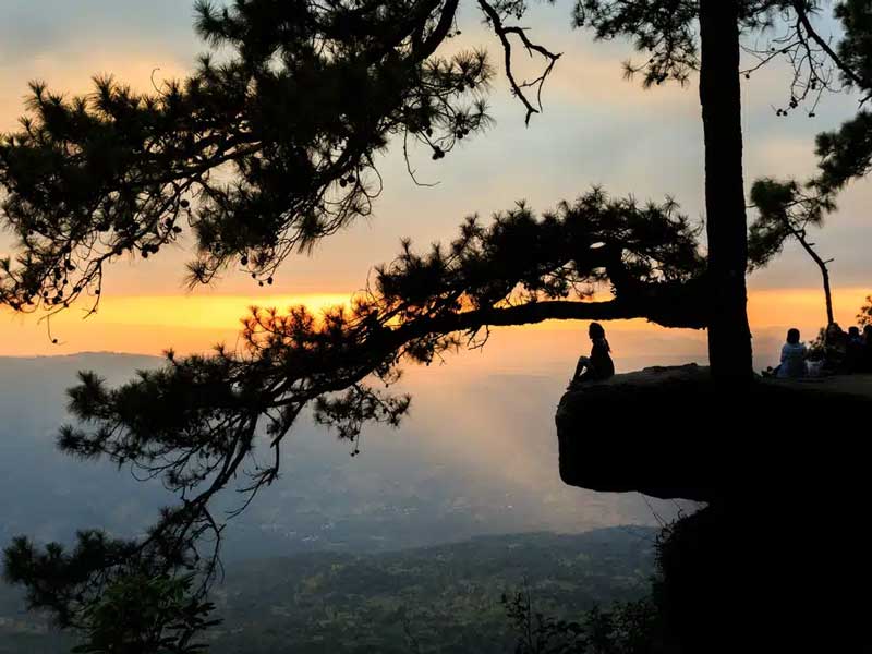 Tramonto magicamente bello a Phu Kradueng