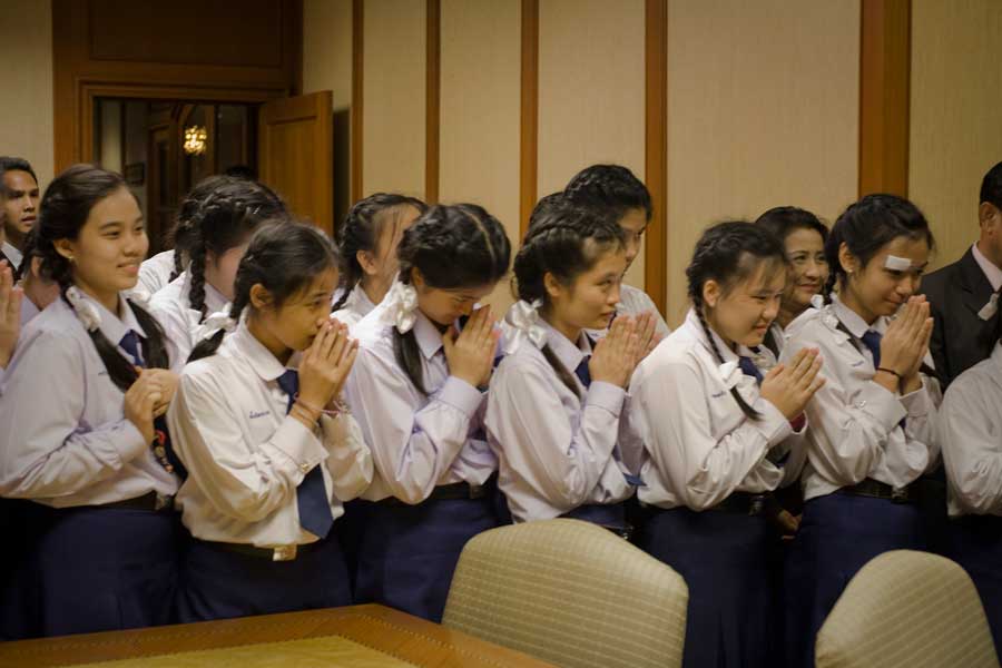 I rituali di saluto sono profondamente radicati nella tradizione tailandese