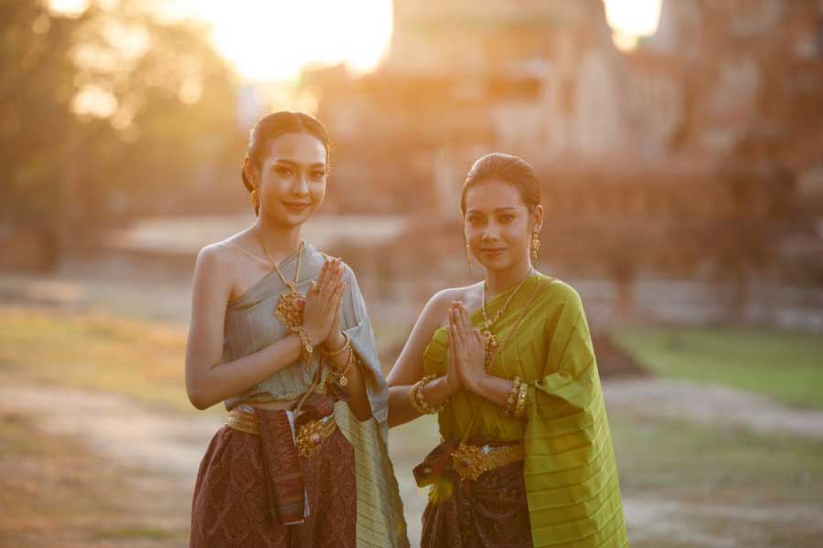 Bellezza culturale dei rituali di saluto tailandesi