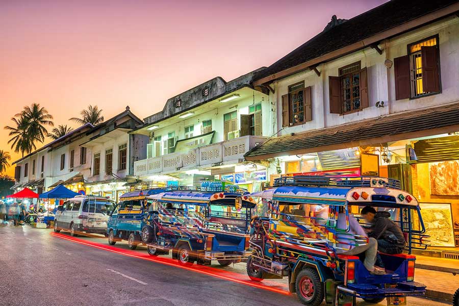 Merrcato notturno a Luang Prabang