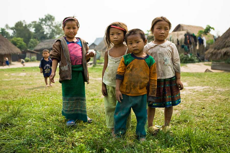 I carini bambini a Ban Xang Hai