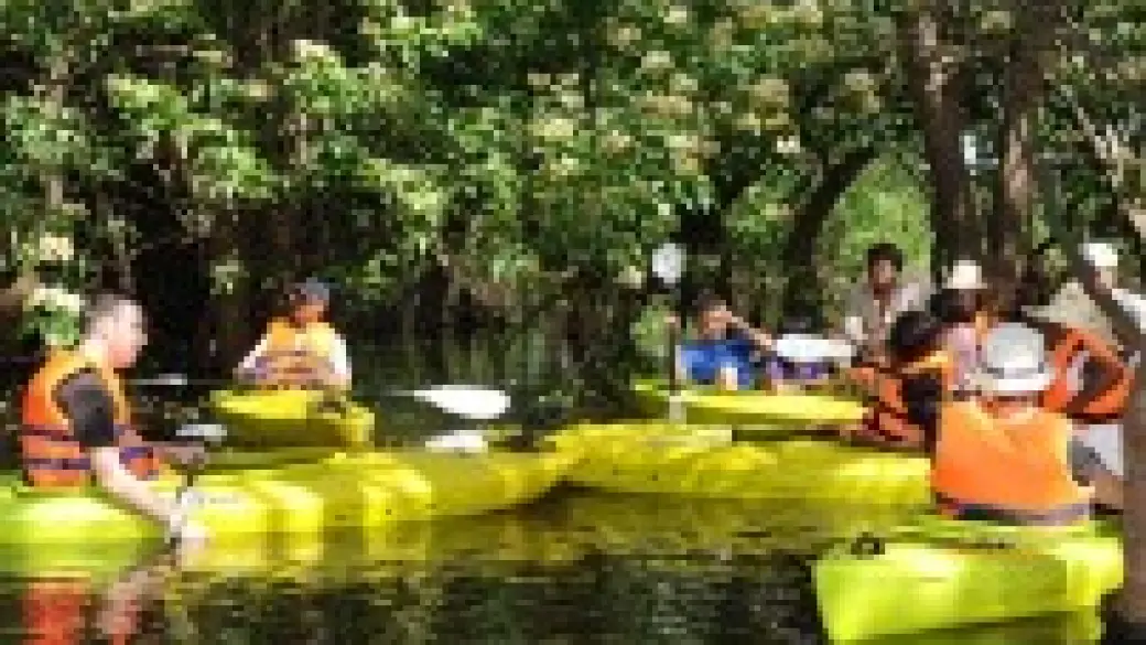 Kayak sul Lago Tonle Sap - Volo per Phnom Penh