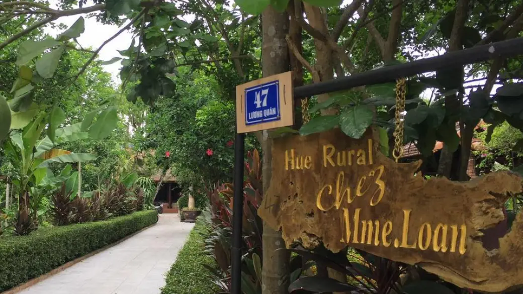 Baia di Ha Long - Volo per Hue - Cena locale a Hue