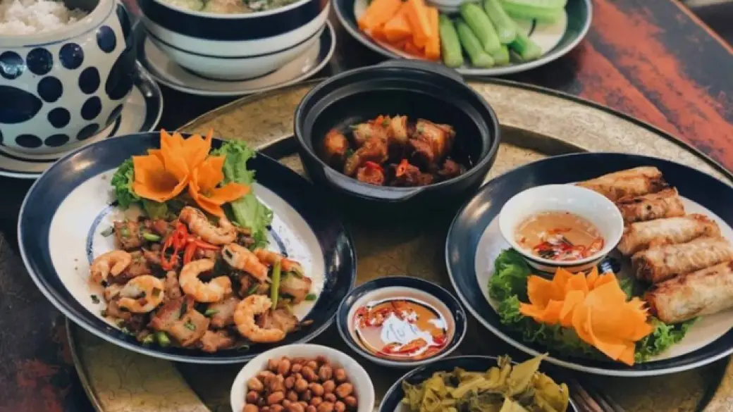Da Nang - Volo per Saigon - Crociera con cena Bonsai