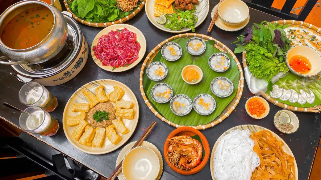 Hoi An - Da Nang - Volo per Nha Trang - Crociera con cocktail e cena al tramonto