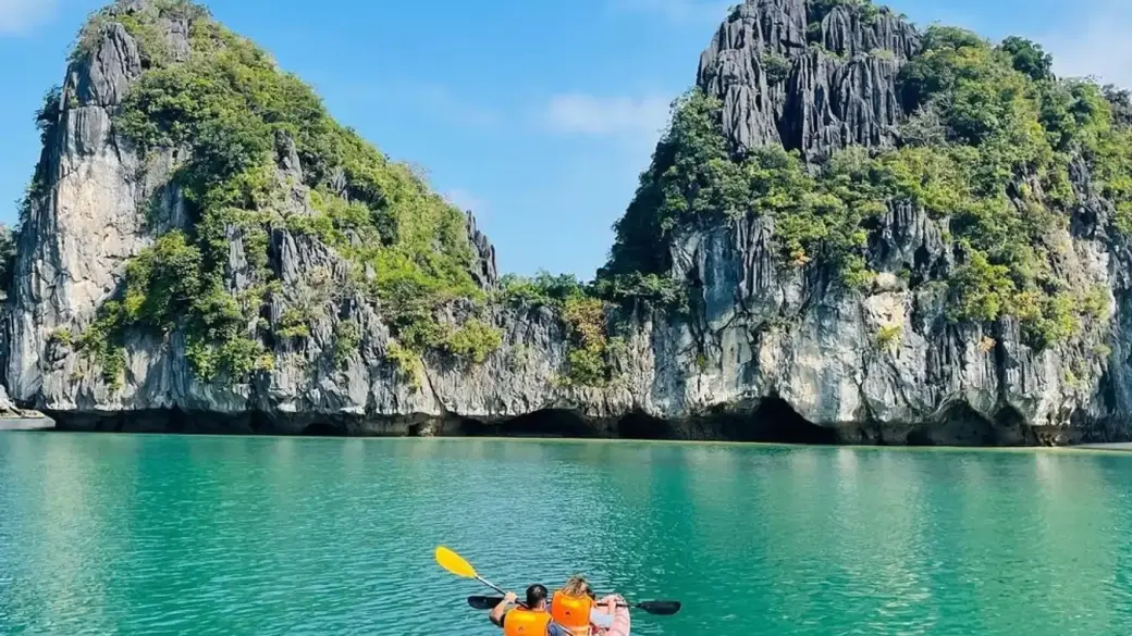 Hanoi - Halong - Baia di Bai Tu Long/ Baia di Lan Ha