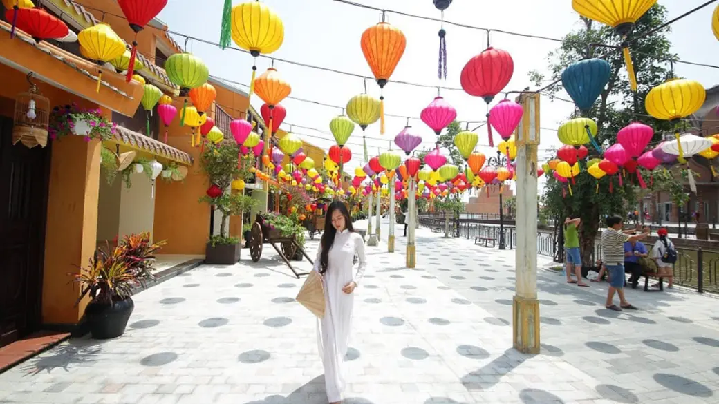 Visita di Hoi An - Da Nang - Volo per Saigon