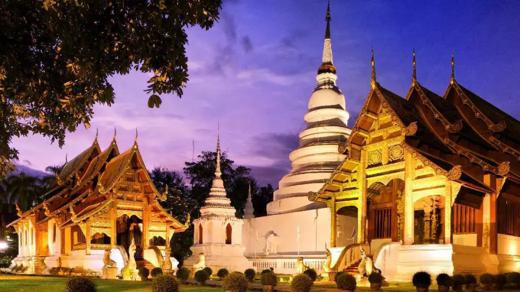 Chiang Rai - Wat Rong Khun - Chiang Mai visita