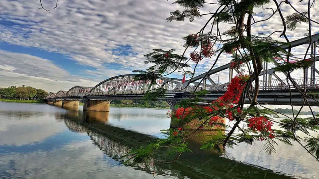 Halong - Hanoi - Hue