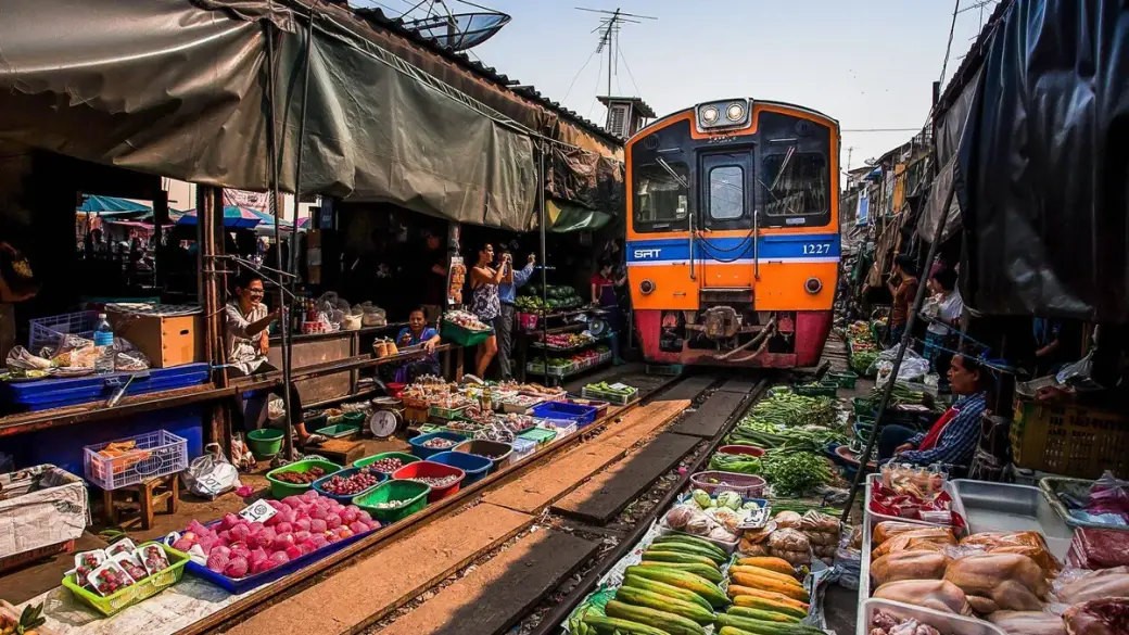 Bangkok - Mercato ferroviario di Maeklong - Mercato galleggiante di Damnoen Saduak - Hua Hin