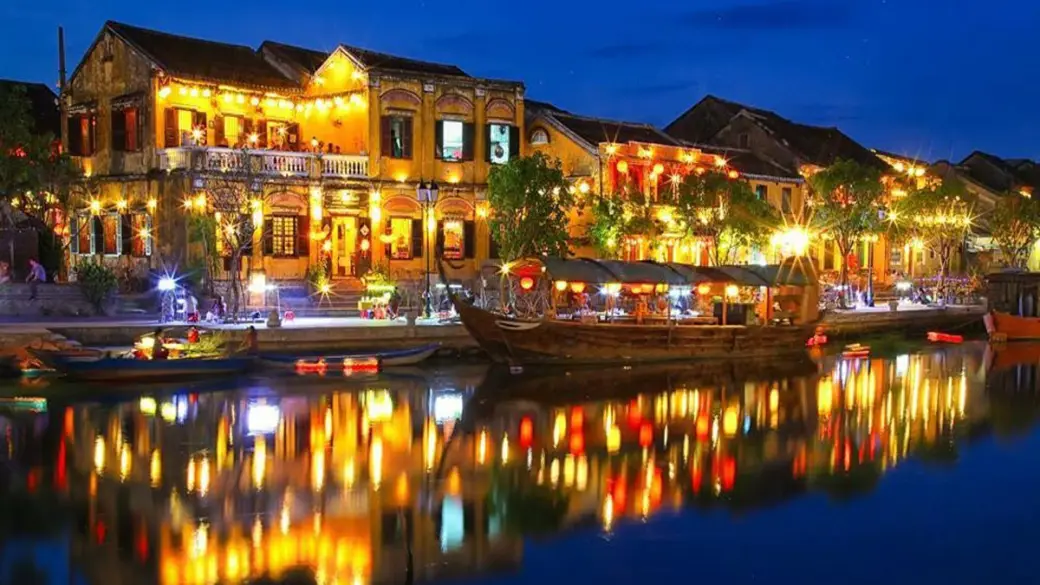 Baia di Halong a Hanoi - Volo per Danang - Hoi An