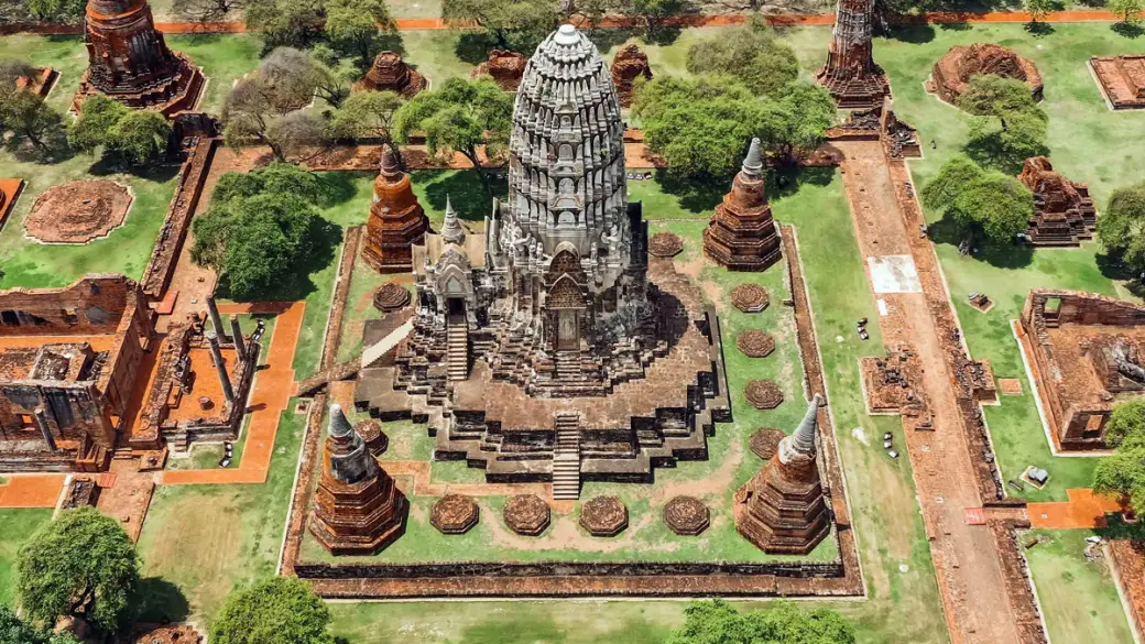 Parco storico di Ayutthaya - Bangkok - Volo per Chiang Mai