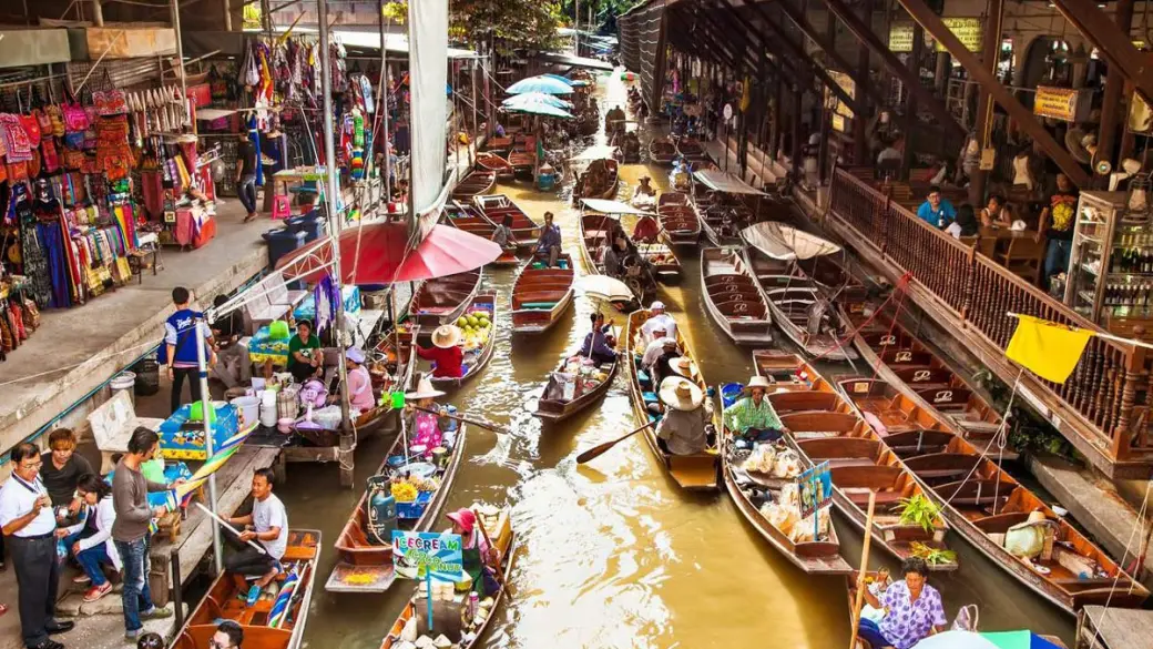 Bangkok - Mercato ferroviario di Maeklong - Mercato galleggiante di Damnoen Saduak - Mercato dei Fiori Klong Talat - Bangkok - Volo per Chiang Rai