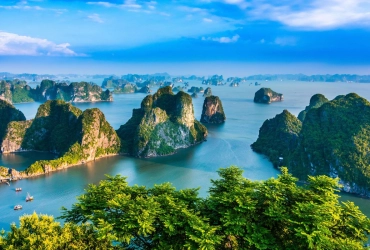 Baia di Halong - Hanoi - Volo per Hue (B/L) Senza guida