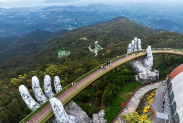 Danang - Volo per Saigon - Visita della città di mezza giornata (B) Senza guida a Danang